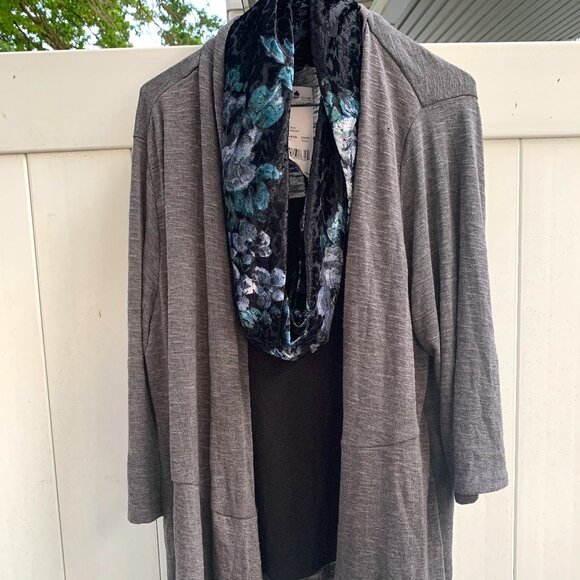 Notations Sweaters - Gray Long Cardigan With Black Shell and Scarf